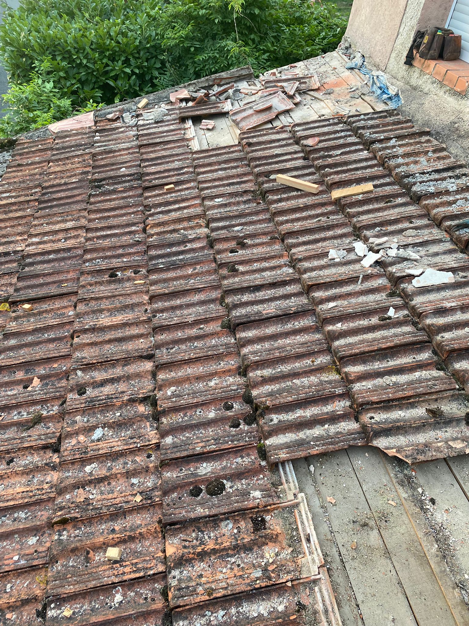 Réfection complète de toiture. Travaux réalisés par Fabre Toiture, couvreur zingueur à Castres